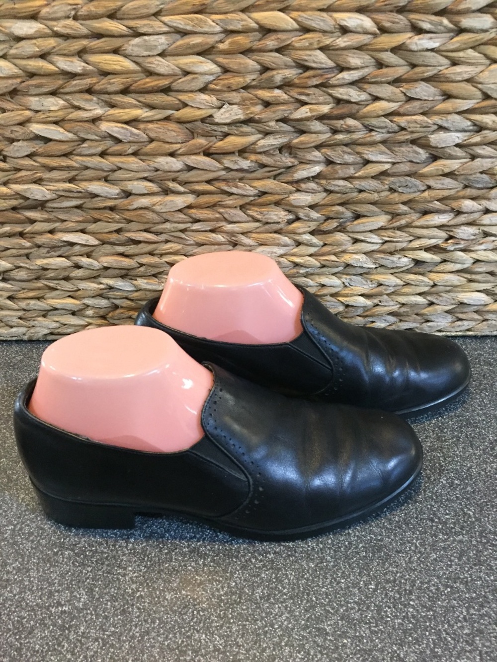 Munro Black Leather Slip-On Loafers